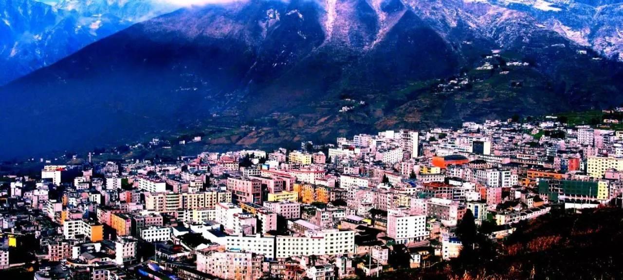 云南隔壁的一个苗族县城,来云南一定要去感受一下民族风情