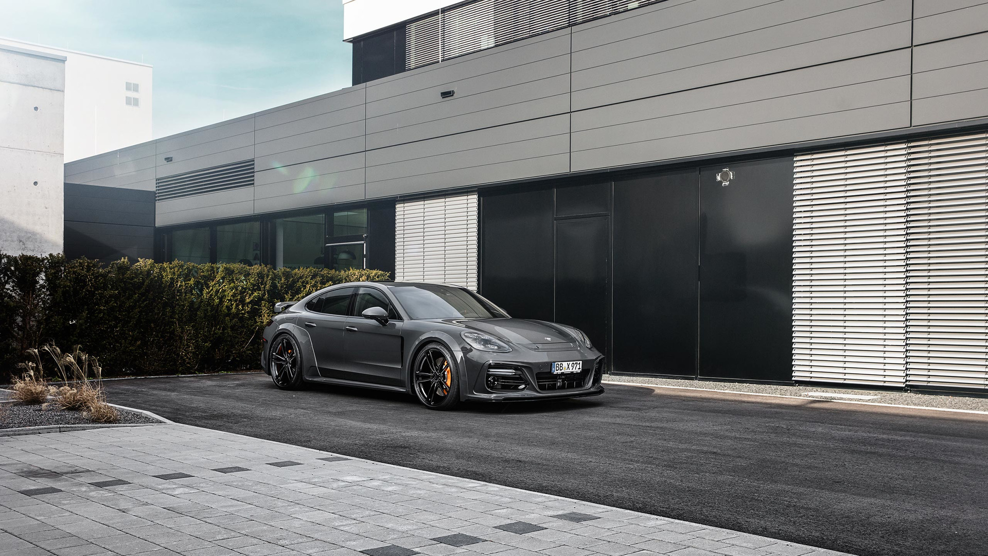 TachArt改装的保时捷，22寸的轮毂终于上了