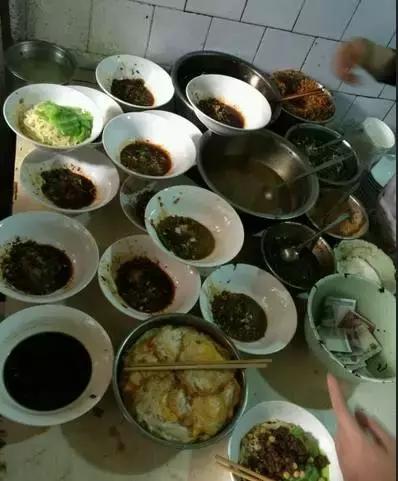 重庆城内好吃的当地餐馆,重庆城的面吃一碗少一碗