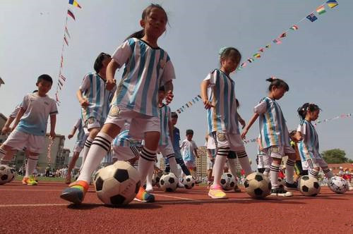 让每个爱足球的孩子开心快乐成长,让孩子接受艺术熏陶
