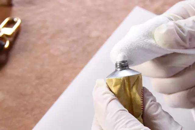 奢侈品包五金掉色怎么解决,奢侈品包包五金修复方法