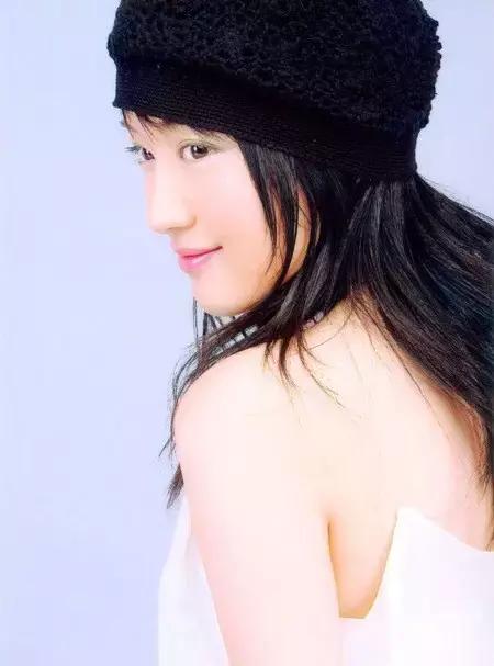 她曾是国民初恋,因谣言消失10年,如今45岁仍优雅甜美!