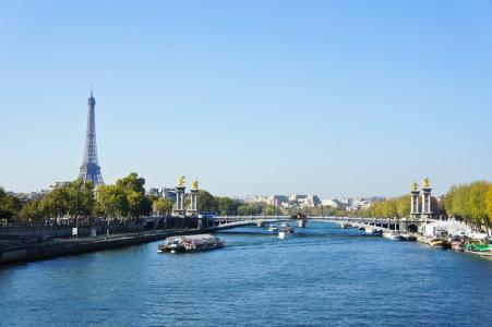 七十迈旅行的视频,七十迈海外自驾