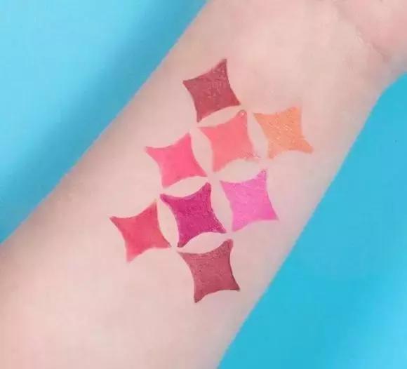 一支唇膏玩转百变妆容,教你玩转双色唇色