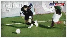 足球十大搞笑进球动图,最经典搞笑中超足球gif