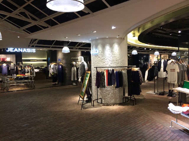 香港买衣服必买的单品 (香港潮牌欧款女装官方旗舰店)