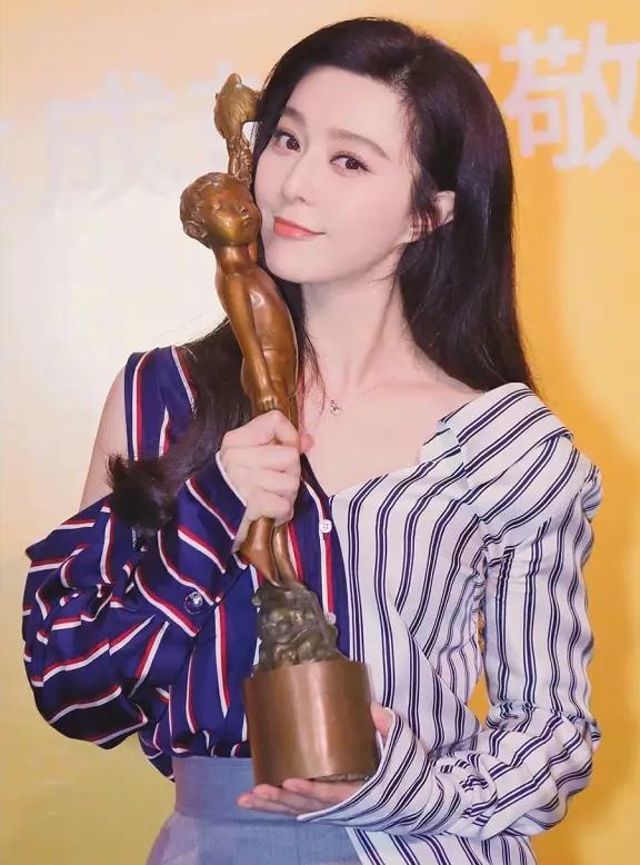 从毯星到戛纳电影节主竞赛评委,从红毯艺人到著名演员赵丽颖