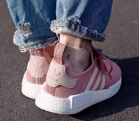 小白鞋已经out了，小粉鞋集锦，穿出公主范