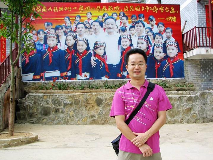 田东大石山区有个别墅村，蔬菜种在屋顶上