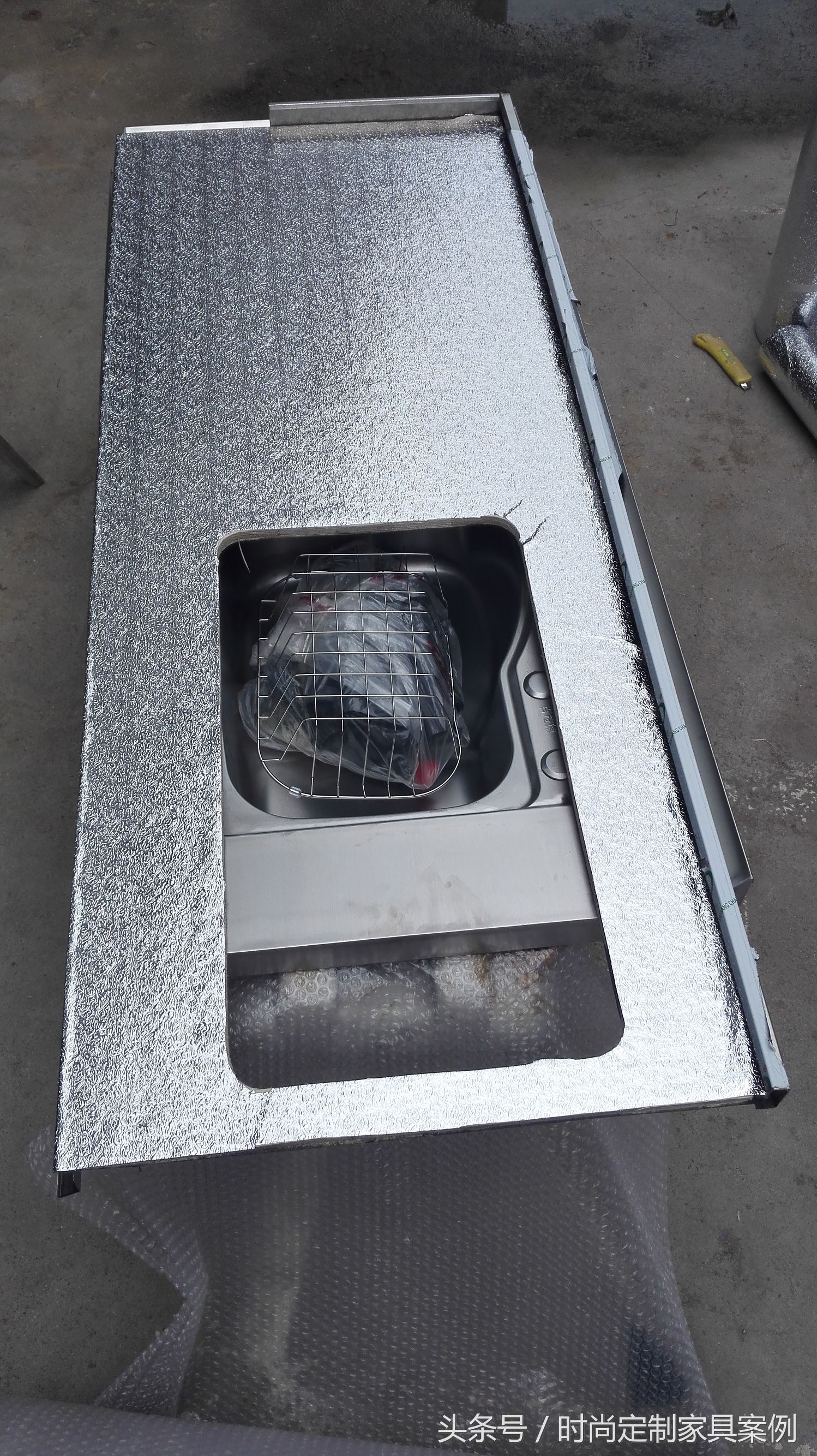 不锈钢台面橱柜组装全过程视频,不锈钢台面的水槽安装视频