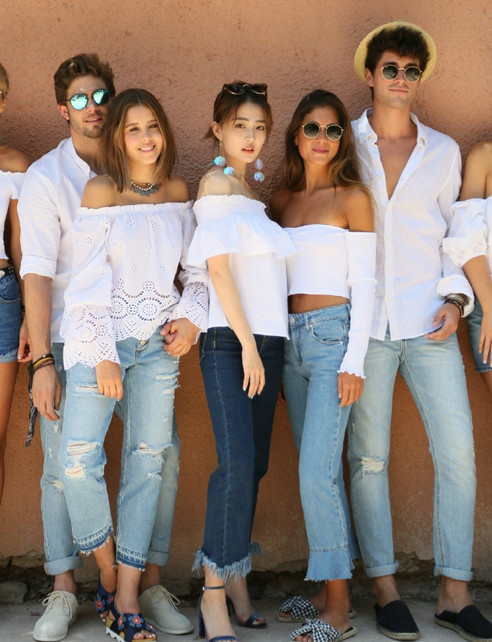 徐璐与众全球知名时尚达人拍摄广告，一不小心秒杀了众人