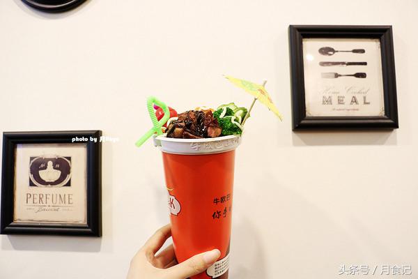 可边走边吃的牛排杯，美食新体验