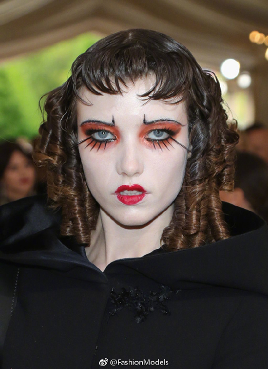 大幂幂大表姐美得稳妥可我更喜欢“玩很大”的日日和水果姐！