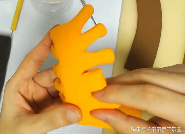 创意diy粘土制作,还记得宫崎骏动画里的(龙猫)猫巴士吗