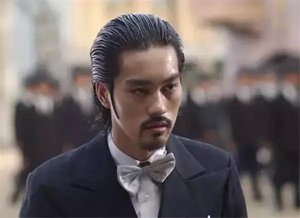 神似李小龙小伙子,长相酷似李小龙的人