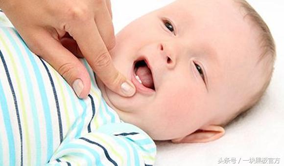 宝宝长牙妈妈的牙难受,宝宝长牙很痛苦妈妈该如何帮助