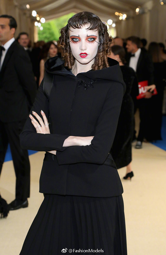 大幂幂大表姐美得稳妥可我更喜欢“玩很大”的日日和水果姐！