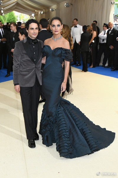 大幂幂大表姐美得稳妥可我更喜欢“玩很大”的日日和水果姐！