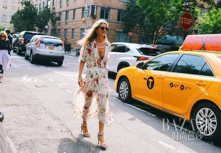 复古印花连衣裙怎么搭配好看,复古印花连衣裙适合优雅的女人穿