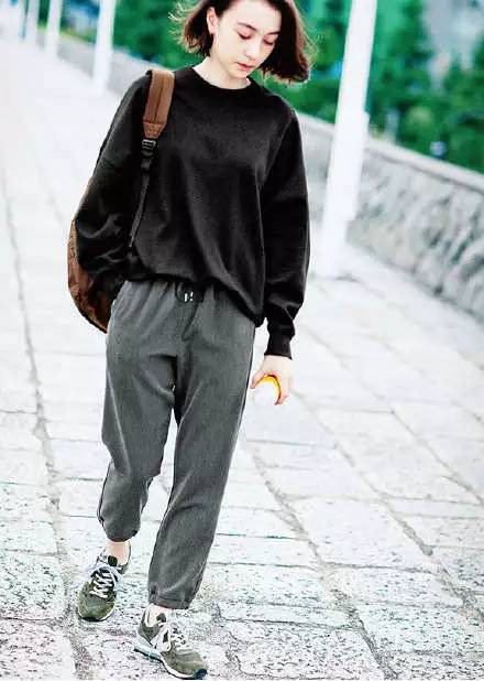 人见人爱！这个BOY风少女有点cool！