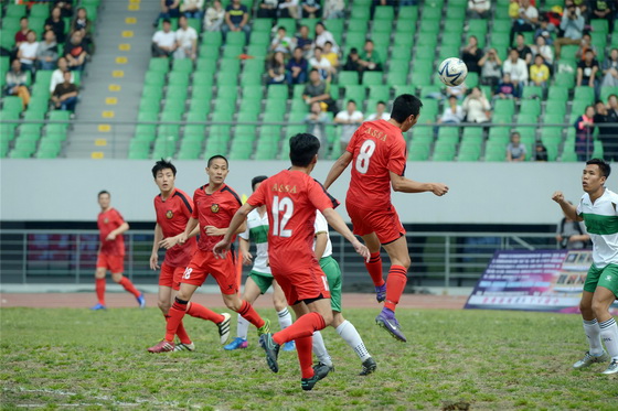 香港明星足球队来杭州谭咏麟,谭咏麟参加香港艺人足球队慈善赛