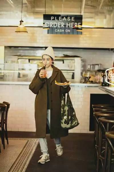 人见人爱！这个BOY风少女有点cool！