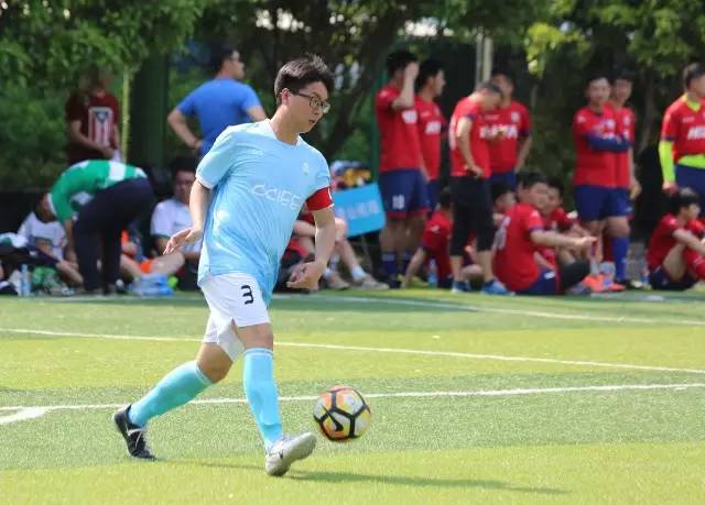 他们上演了一场杭州版实况足球，用爱搭起希望的桥梁！