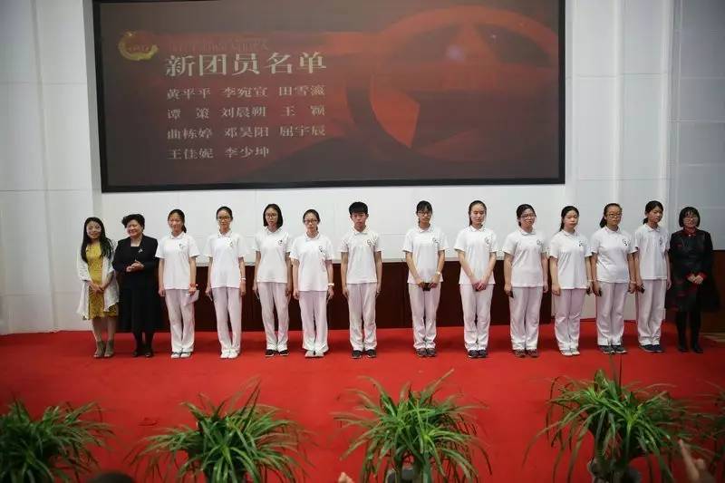 不忘初心跟党走砥砺前行创辉煌,不忘初心跟党走砥砺前行共繁荣