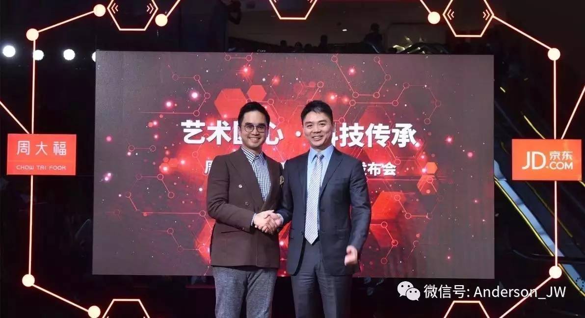 没开玩笑！快递员上门送货，可能是来求婚的