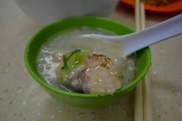 再一次香港｜带着老妈去看花花世界，佐敦觅食，中环闲逛，维港夜游，探索迪士尼的童话天地！