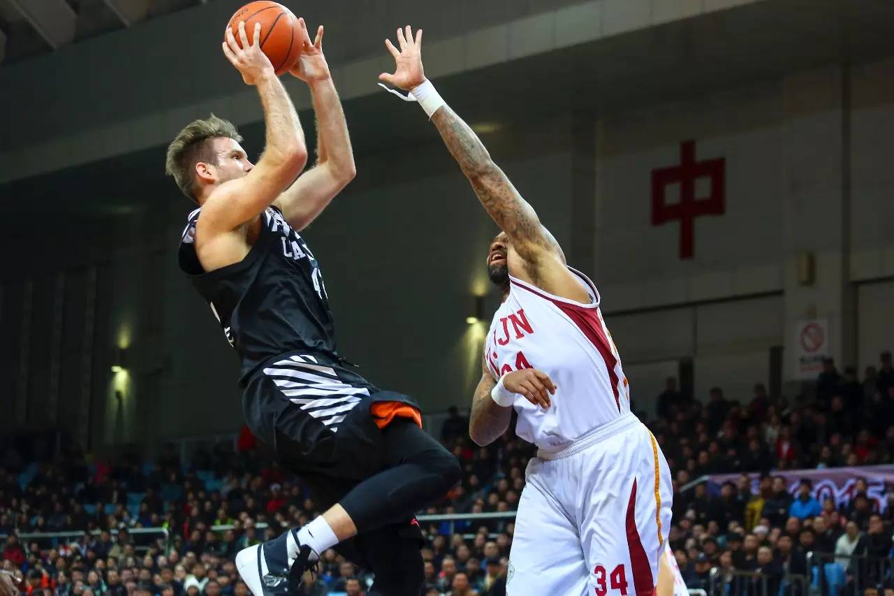 稠州42分大胜卫冕冠军辽宁,稠州战辽篮