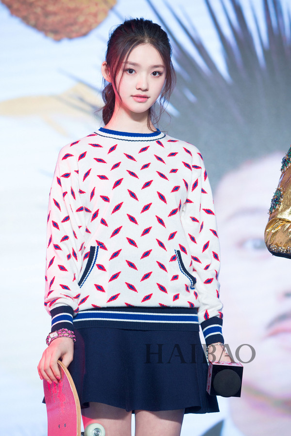 林允美人鱼发布会发型,林允美人鱼身材剧中穿搭