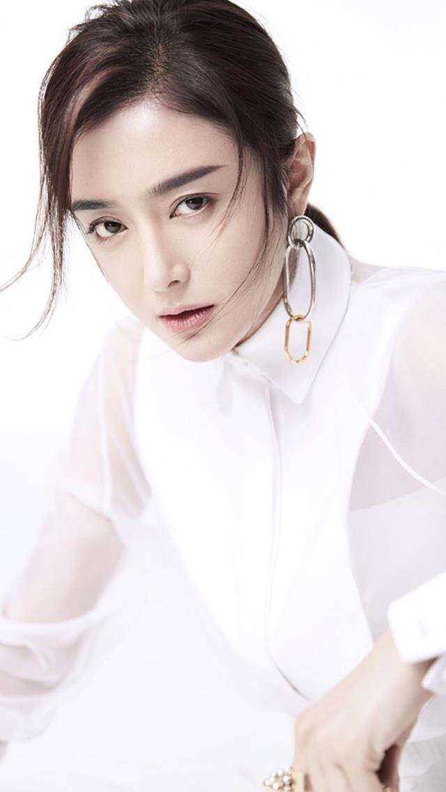 秦岚整容成功了么,秦岚公开承认整容了吗