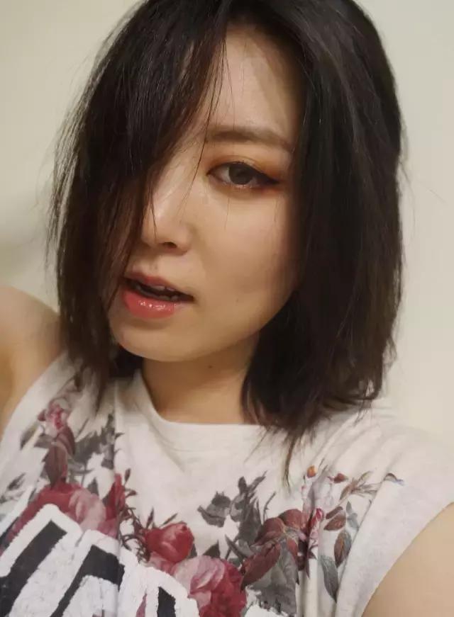 女人的眼妆应该如何画，眼妆是妆容的核心哟