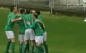 足球十大搞笑进球动图,中国足球过人晃人摔倒gif