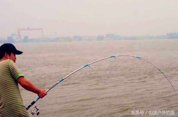 钓鱼钓浮怎样选漂,如何选择钓位和钓组