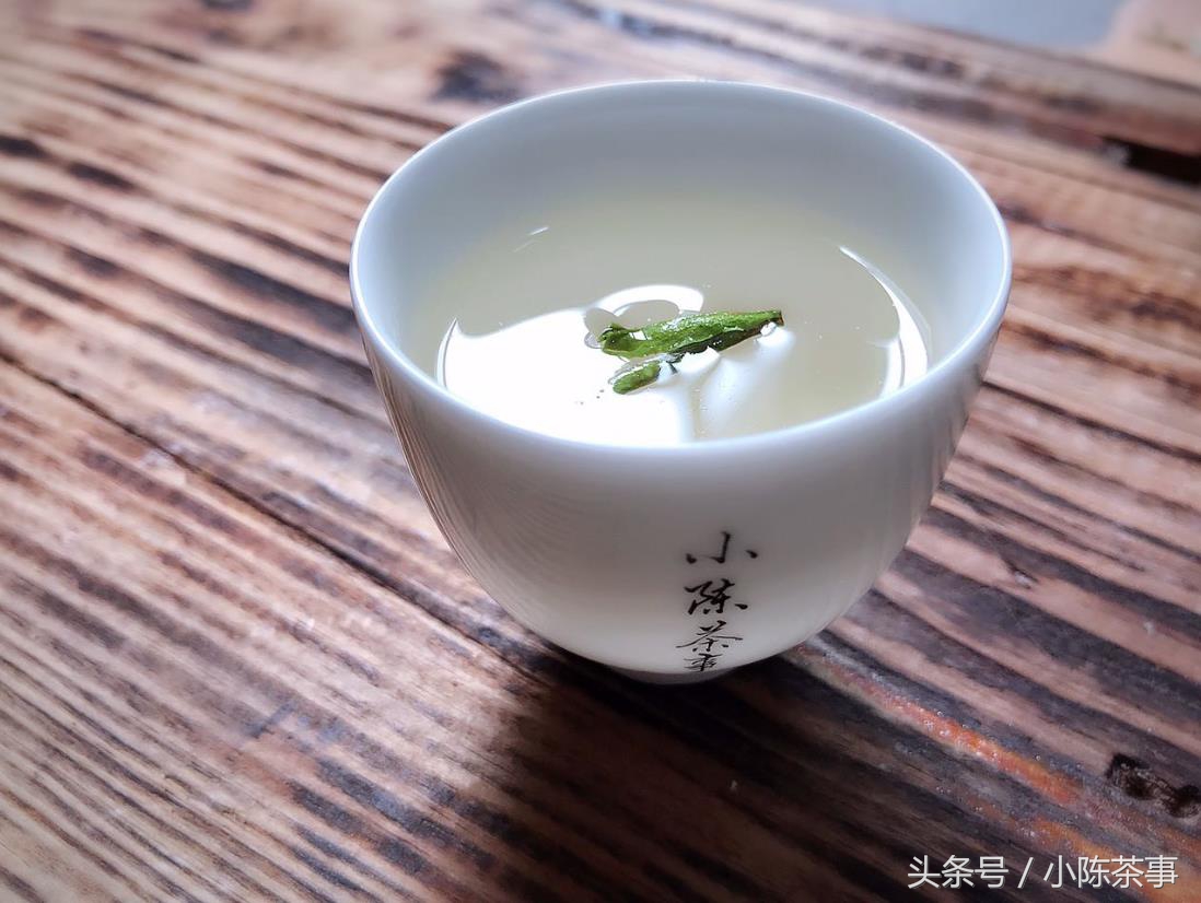 玻璃杯泡茶和陶瓷杯泡茶哪个好,白茶专用超薄玻璃杯