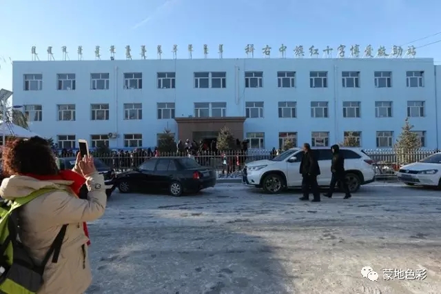 他被评为最美乡村医生上过央视春晚他是草原神医他是蒙古人