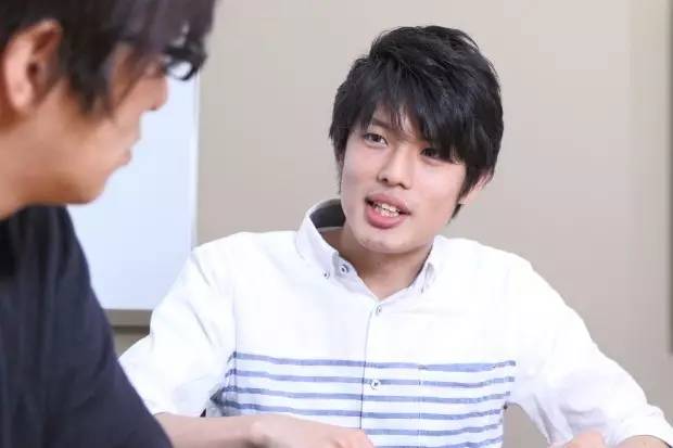 年入百万一天赚多少钱,年入几十万上百万视频