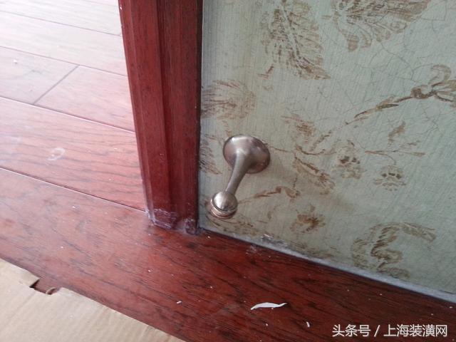 自己贴自粘墙纸怎么避免贴歪,墙纸贴偏怎么补救