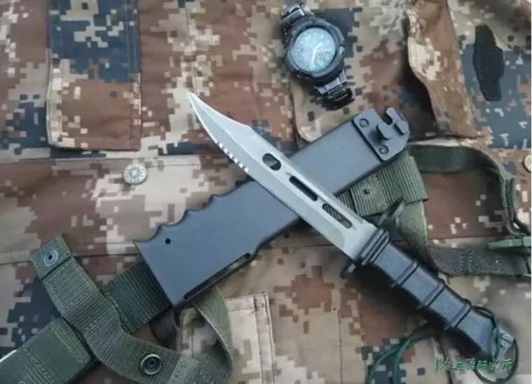 中、俄、美三国*用军***刀刺**改进之路：总有一款完爆三棱*刺军**