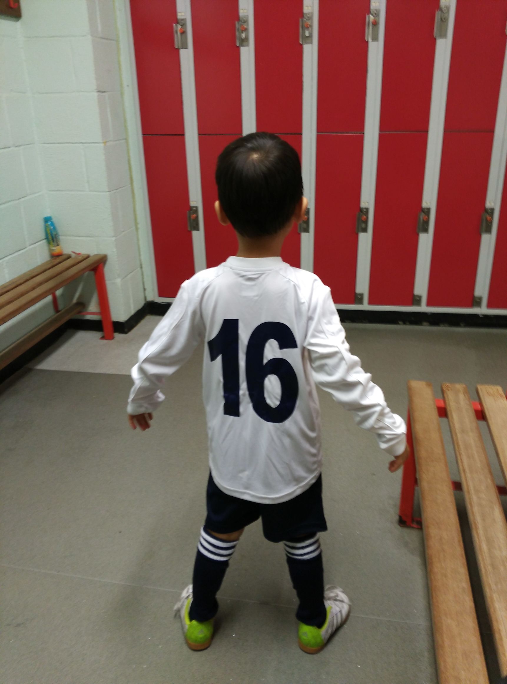 一个中国足球运动员的成长历程,一个足球少年的传奇一生