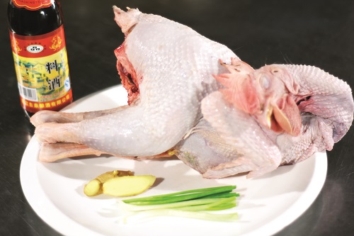 一整只鸡居然可以塞入一个包子里？每天销售120个？