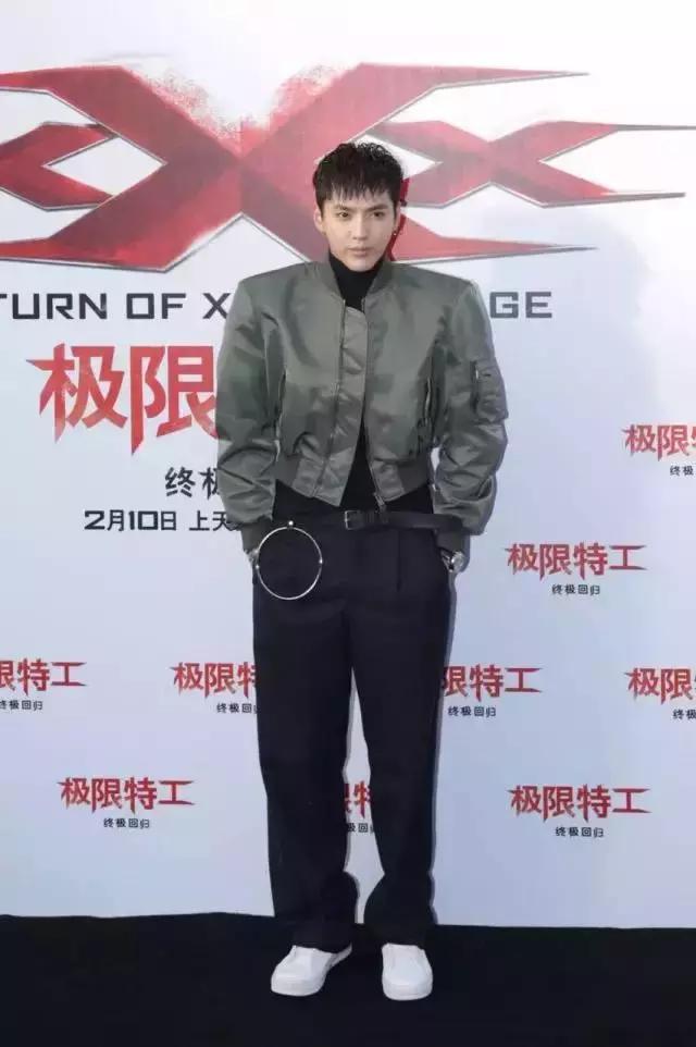 轻奢感衬衫牛仔阔腿裤,花衬衫阔腿裤男