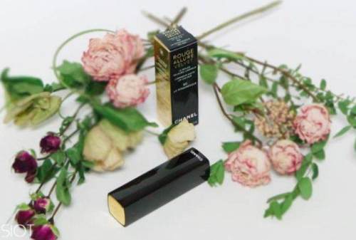 用过500支口红的博主说，你只需要这12支