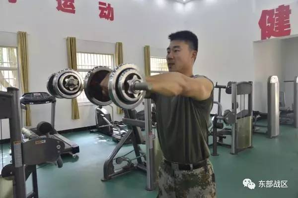 军营健身达人教你如何练出好身材,健身器械体能训练大全
