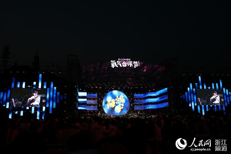 2013氧气音乐节萧敬腾,萧敬腾演唱会雨神