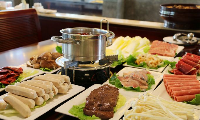 卖一份19元自助小火锅能挣几块钱,人均消费30元小火锅