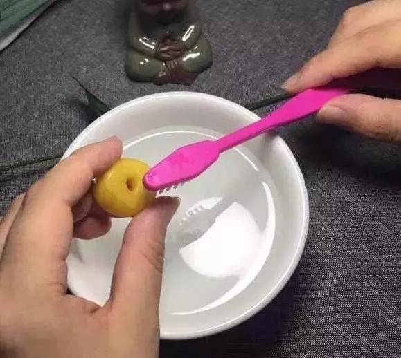 老蜜蜡有坑怎么保养,老蜜蜡修型