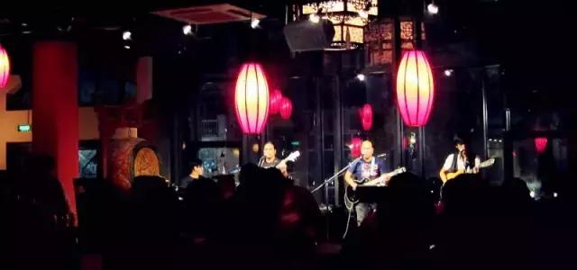 苏州适合一个人去的酒吧,苏州没有夜生活有酒吧吗